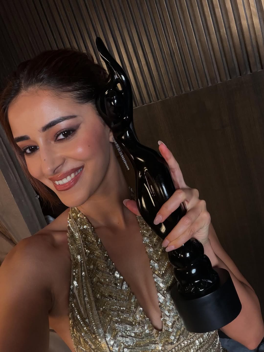 Look by ananyapanday