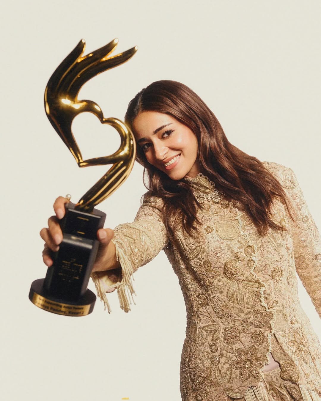 Look by ananyapanday