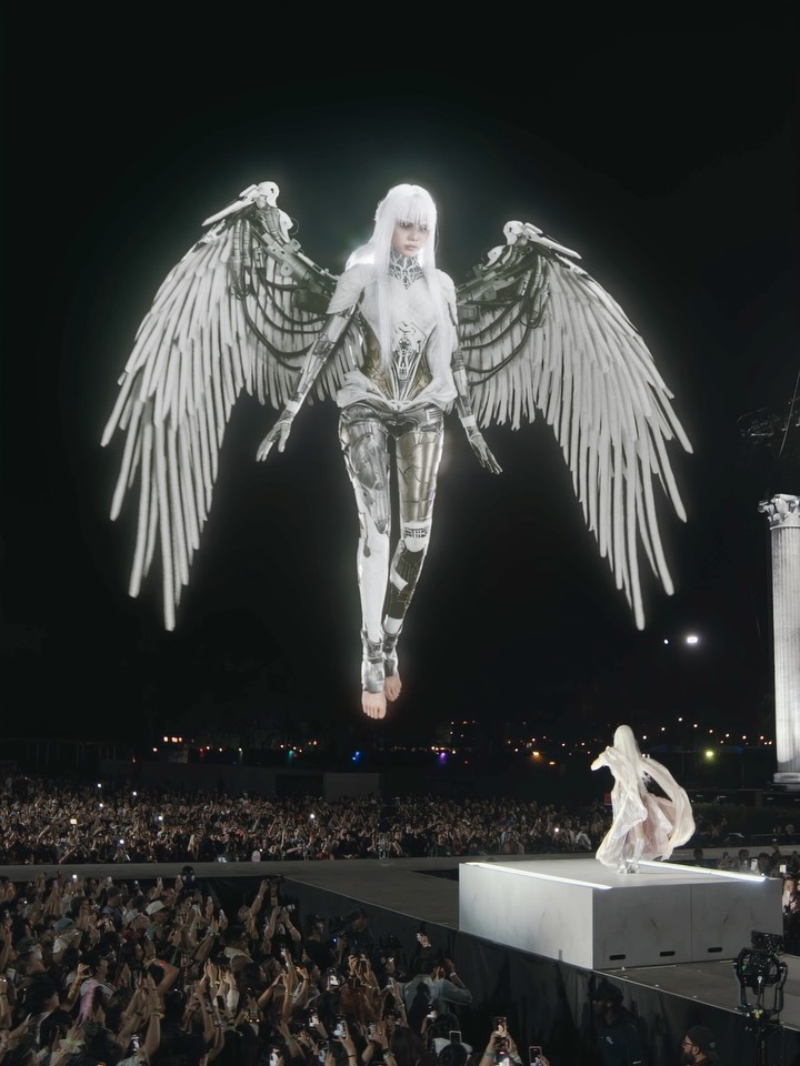 Look by lalalalisa_m